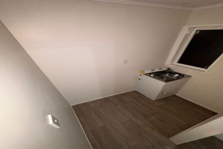 Photo of property in 17 Thornlow Street, Glendene, Auckland, 0602