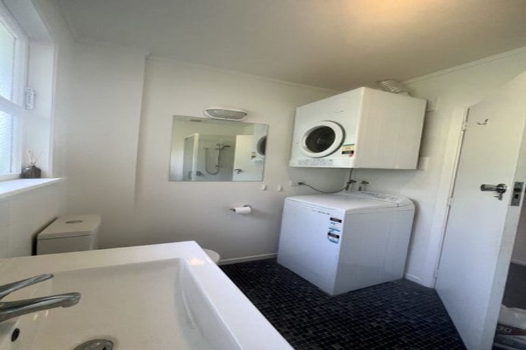 Photo of property in 17 Seatoun Heights Road, Miramar, Wellington, 6022