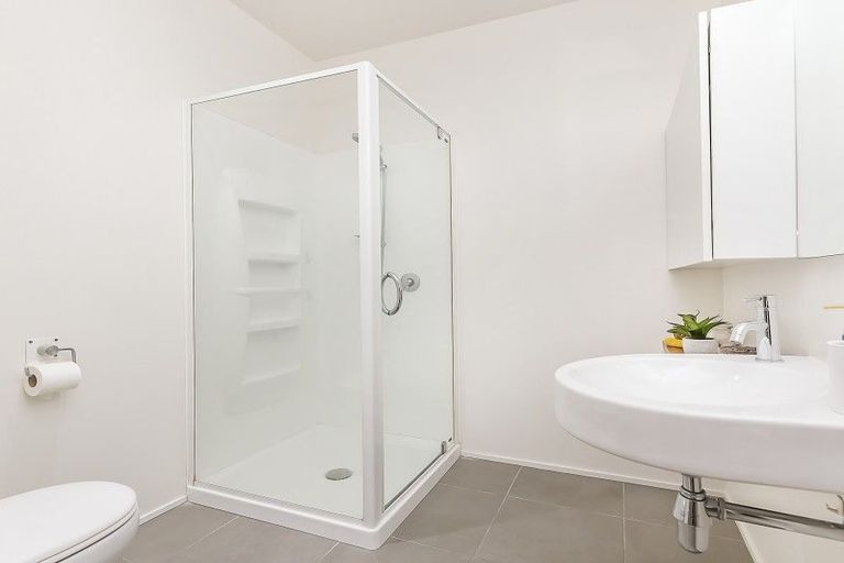 Photo of property in 2/2 Onslow Road, Khandallah, Wellington, 6035