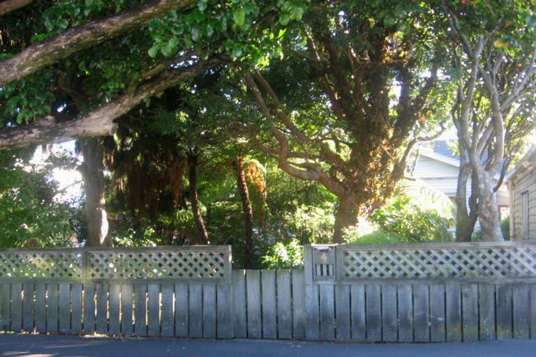 Photo of property in 4 Willoughby Street, Woburn, Lower Hutt, 5010