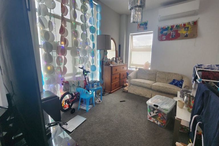 Photo of property in 1/2a Gibbons Street, Upper Hutt, 5018