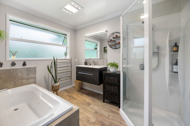 Photo of property in 26 Lacebark Drive, Kinloch, Taupo, 3377