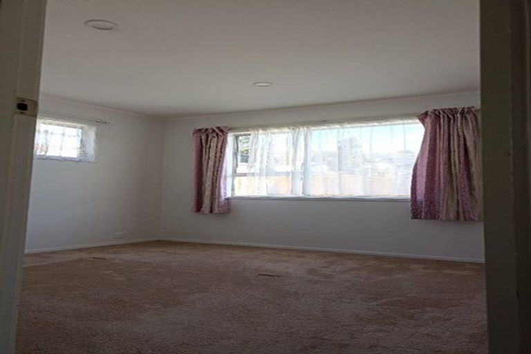 Photo of property in 29 Ayton Drive, Totara Vale, Auckland, 0629