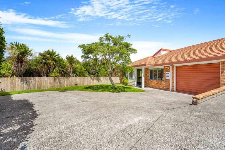 Photo of property in 2/52 Donald Street, Stanmore Bay, Whangaparaoa, 0932