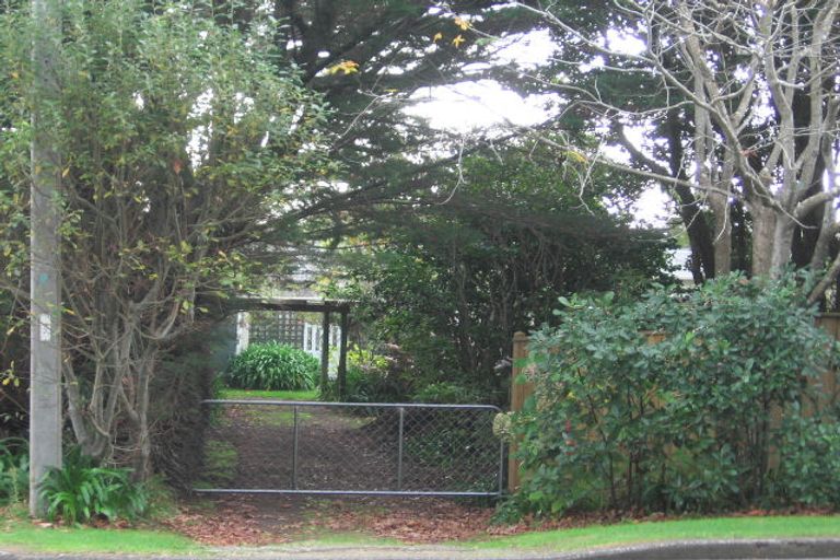 Photo of property in 63 Waimea Road, Waikanae Beach, Waikanae, 5036