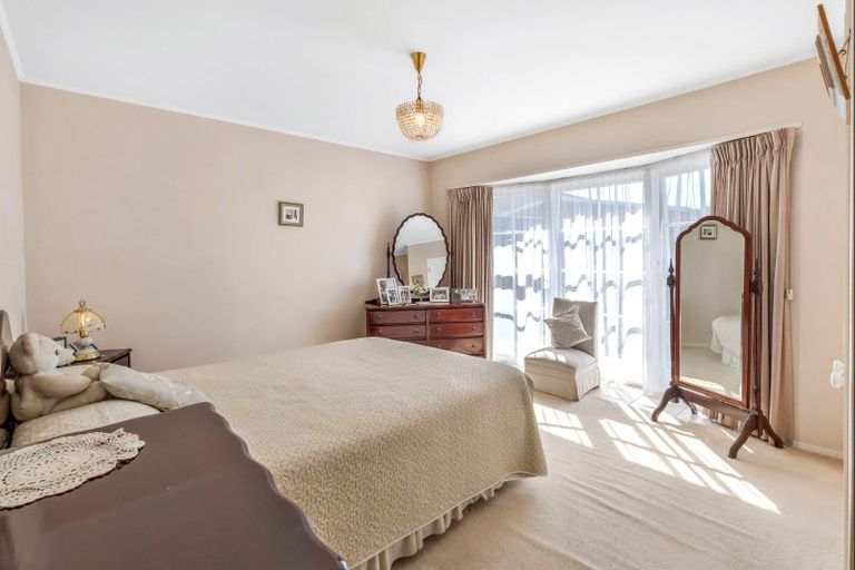 Photo of property in 5 Rene Place, Sunnyhills, Auckland, 2010