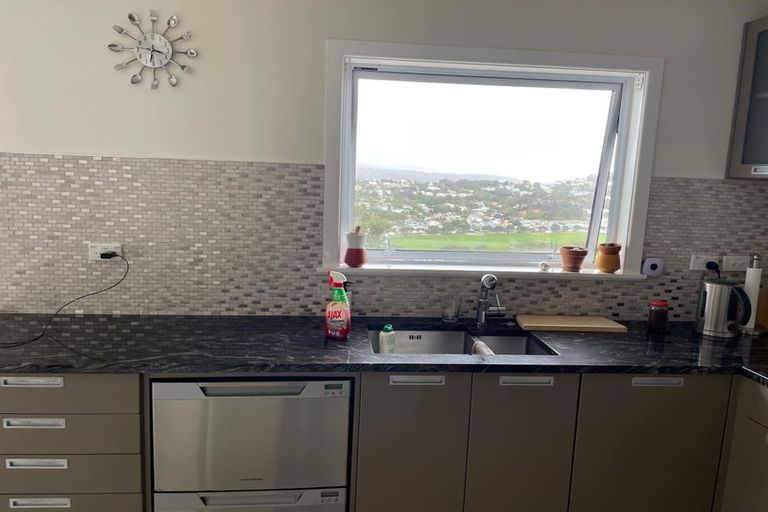 Photo of property in 91 Akaroa Drive, Maupuia, Wellington, 6022