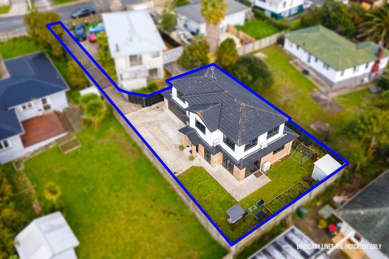 Photo of property in 9a Harrington Road, Henderson, Auckland, 0610