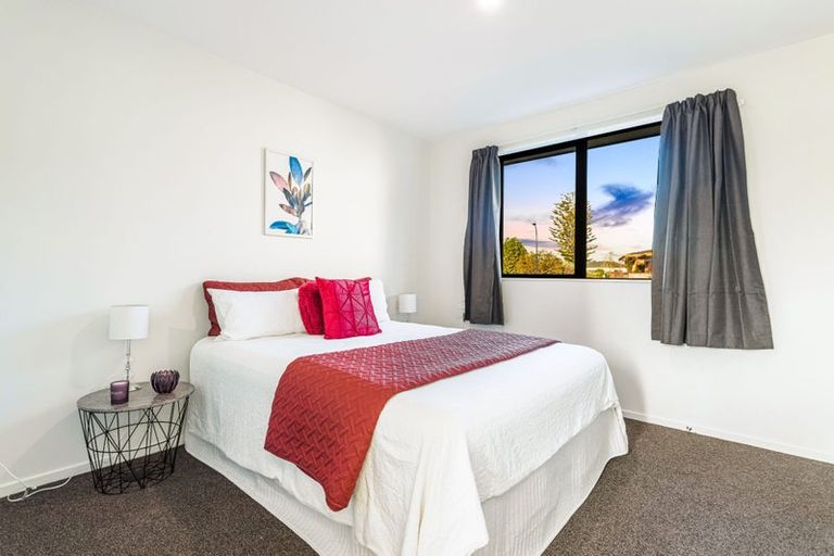 Photo of property in 16 Eric Gifford Drive, Ranui, Auckland, 0612