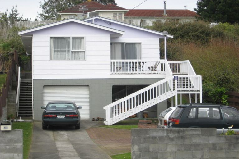 Photo of property in 13 Parris Street, Moturoa, New Plymouth, 4310
