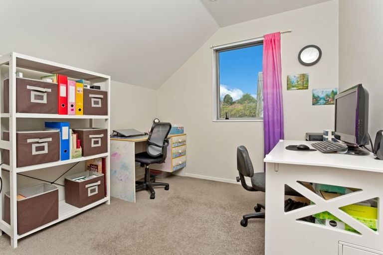 Photo of property in 15a Nimstedt Avenue, Oteha, Auckland, 0632