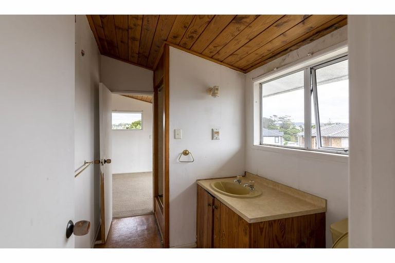 Photo of property in 33c Farquhar Road, Glendene, Auckland, 0602