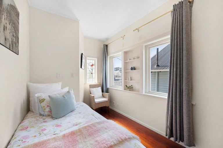 Photo of property in 35 Rimu Road, Kelburn, Wellington, 6012