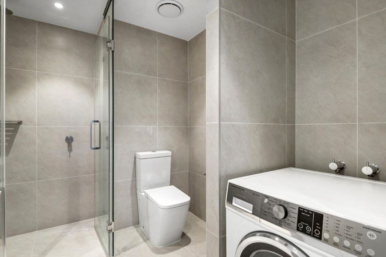 Photo of property in 2/219 Lake Road, Belmont, Auckland, 0622