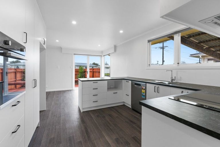 Photo of property in 9 Truby King Street, Merrilands, New Plymouth, 4312