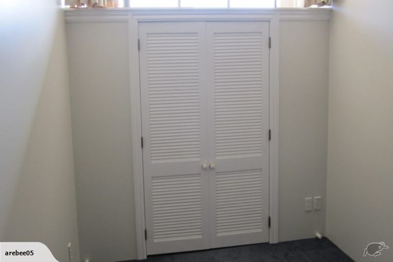 Photo of property in Endeavour Apartments, 13/125 Thorndon Quay, Pipitea, Wellington, 6011