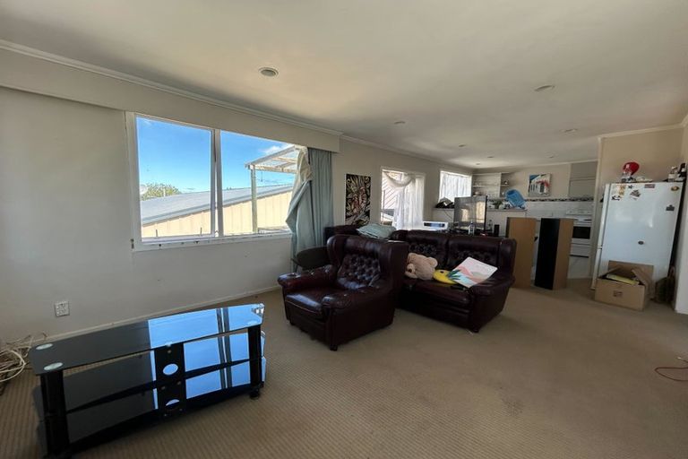 Photo of property in 265 Te Atatu Road, Te Atatu South, Auckland, 0610