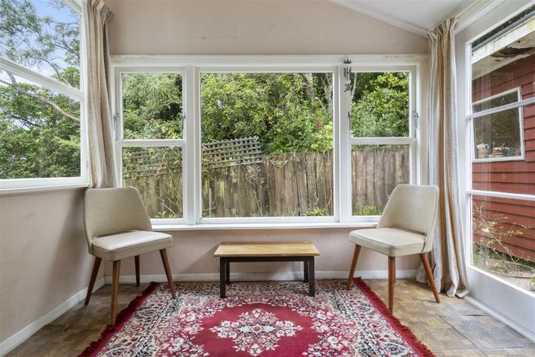 Photo of property in 32 Waitohu Road, York Bay, Lower Hutt, 5013