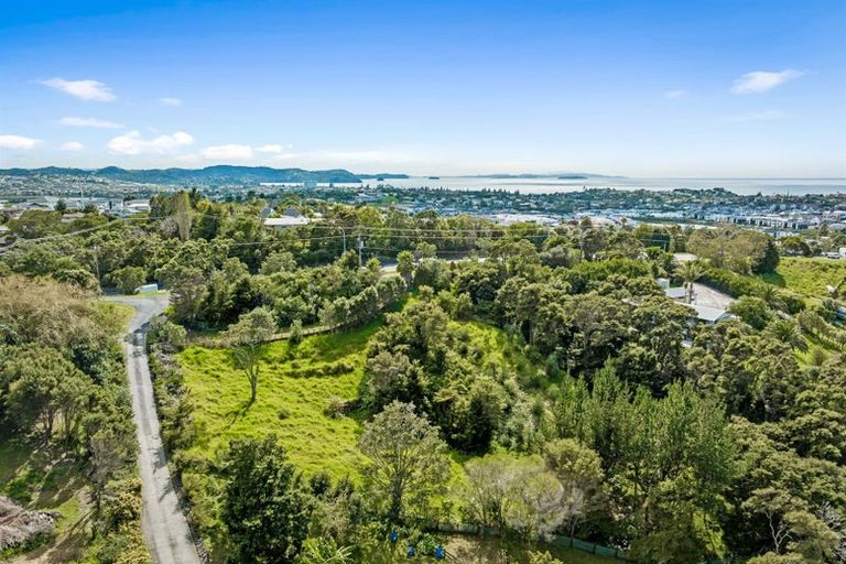 Photo of property in 9b Whangaparaoa Road, Red Beach, 0932