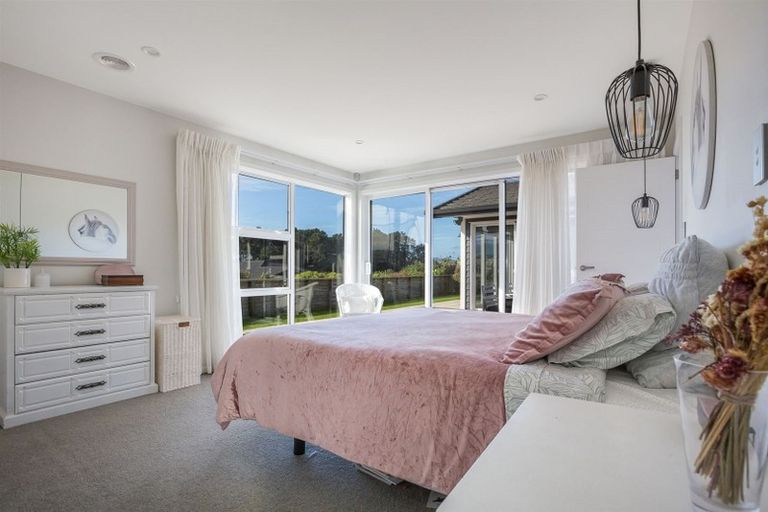 Photo of property in 14 Ken Douglas Drive, Aotea, Porirua, 5024