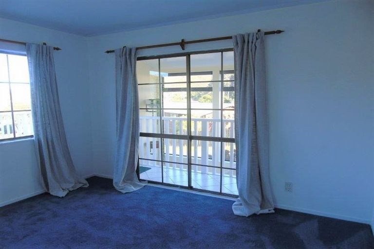 Photo of property in 48 Percy Dyett Drive, Karori, Wellington, 6012