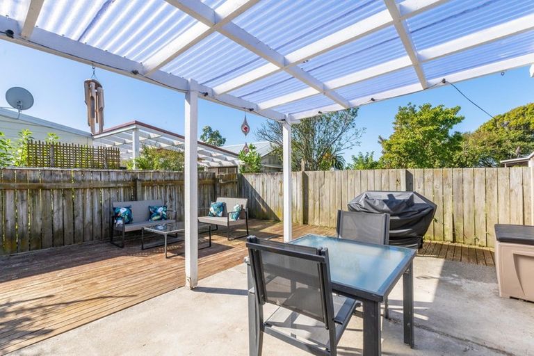 Photo of property in 52 Kirk Street, Otaki, 5512