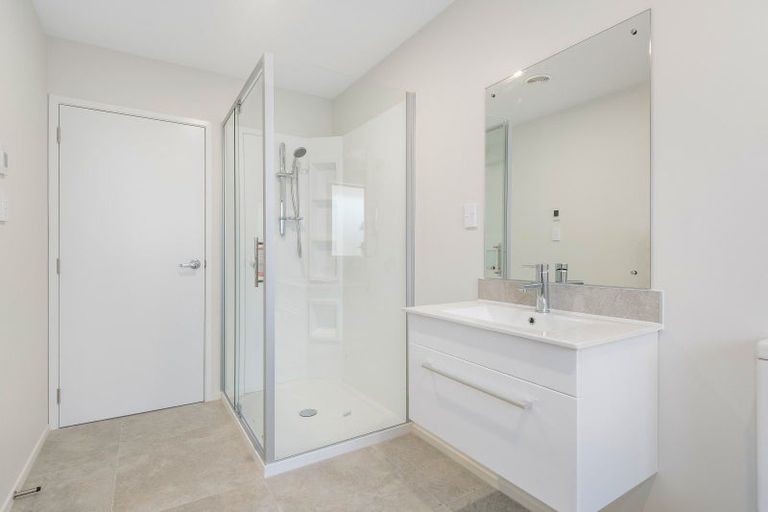 Photo of property in 2 Graeme Cooper Lane, Avonhead, Christchurch, 8042