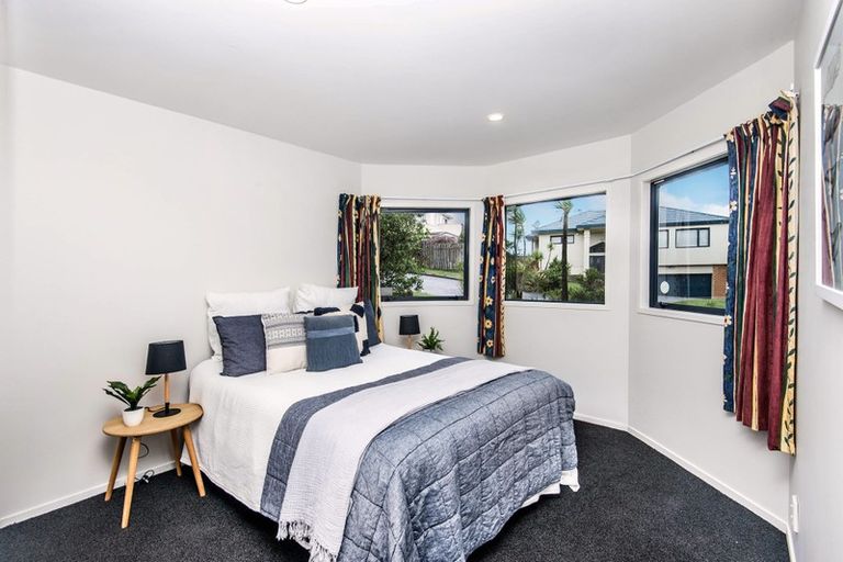 Photo of property in 59 Dress Circle, Newlands, Wellington, 6037