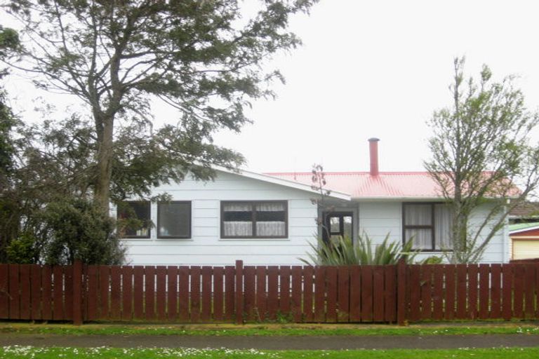 Photo of property in 4 Leon Place, Waitara, 4320