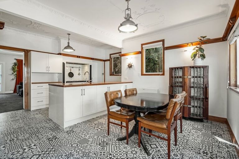 Photo of property in 102 Paremata Road, Paremata, Porirua, 5024