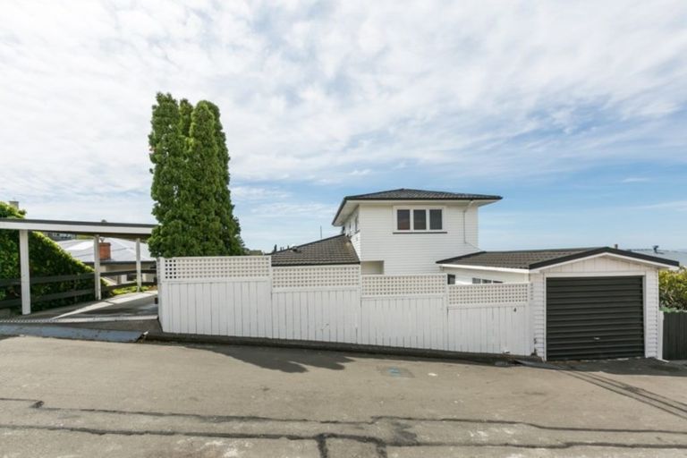 Photo of property in 4 Cobden Lane, Bluff Hill, Napier, 4110