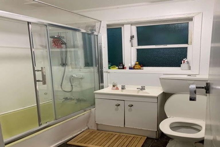 Photo of property in 42 Chaytor Street, Northland, Wellington, 6012