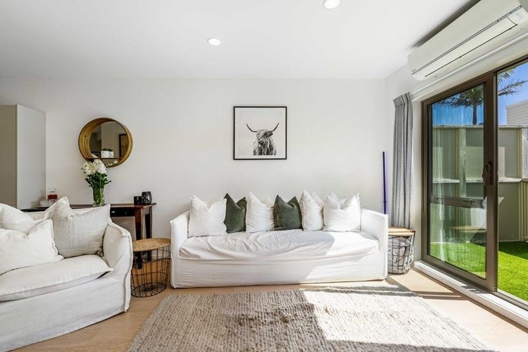 Photo of property in Providence Of Eden, 4/21 Hunters Drive, Three Kings, Auckland, 1024