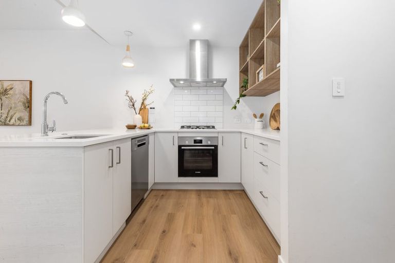 Photo of property in 81 Hokioi Drive, Kenepuru, Porirua, 5022