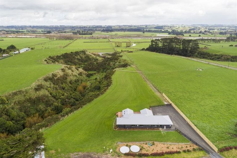 Photo of property in 52 Centre Road, Aokautere, Palmerston North, 4471