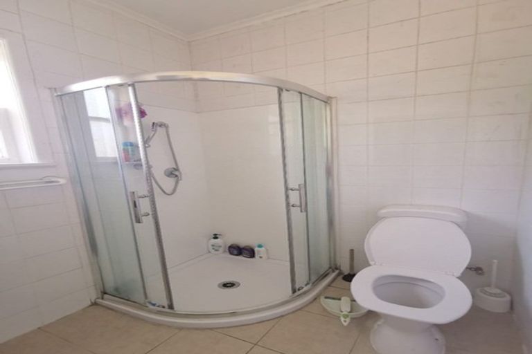 Photo of property in 3/2090 Great North Road, Avondale, Auckland, 0600