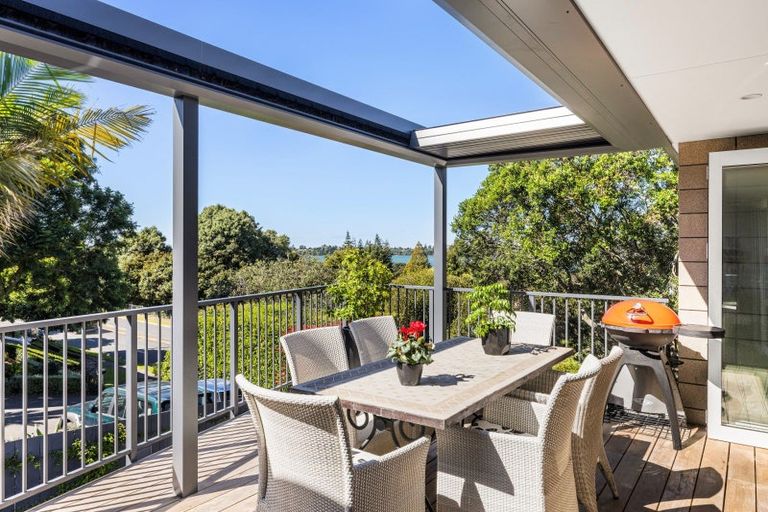 Photo of property in 341 Devonport Road, Tauranga, 3110