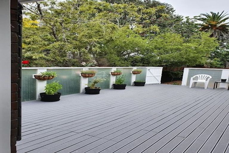 Photo of property in 32 Scenic Drive, Hillpark, Auckland, 2102