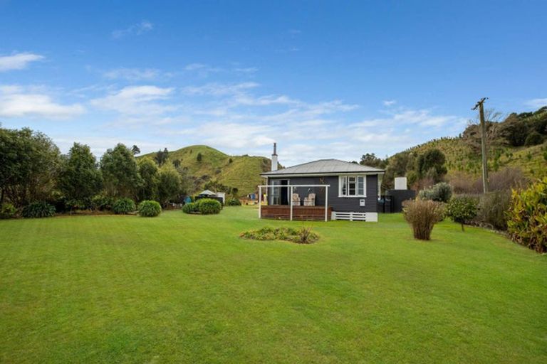 Photo of property in 23 Mangaoae Road, Te Karaka, 4091