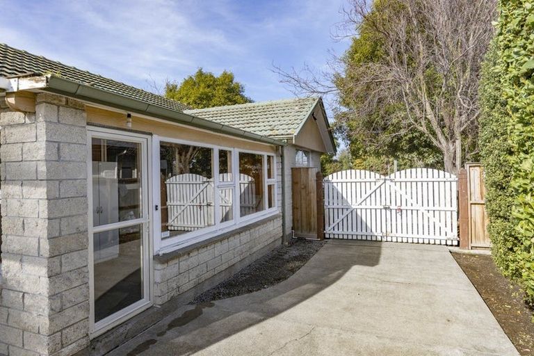 Photo of property in 24 Woodend Road, Woodend, 7610