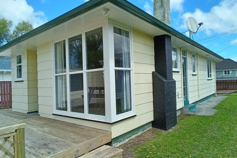 Photo of property in 105 Brandon Street, Featherston, 5710