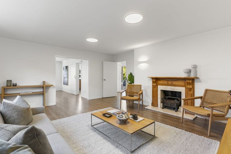 Photo of property in 16 Eastcliffe Road, Castor Bay, Auckland, 0620