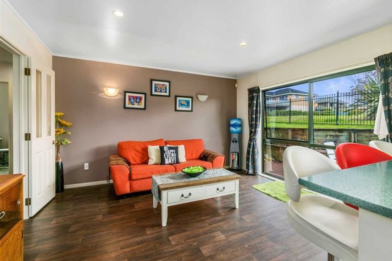 Photo of property in 9 San Fernando Way, Henderson, Auckland, 0612