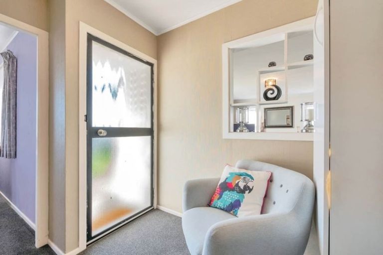 Photo of property in 12 Salas Place, Papakura, 2110