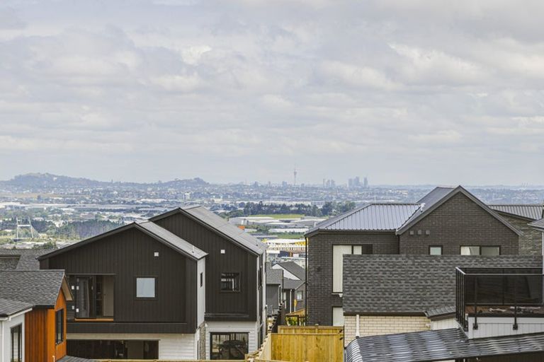 Photo of property in 3 Ridgehill Rise, Flat Bush, Auckland, 2019