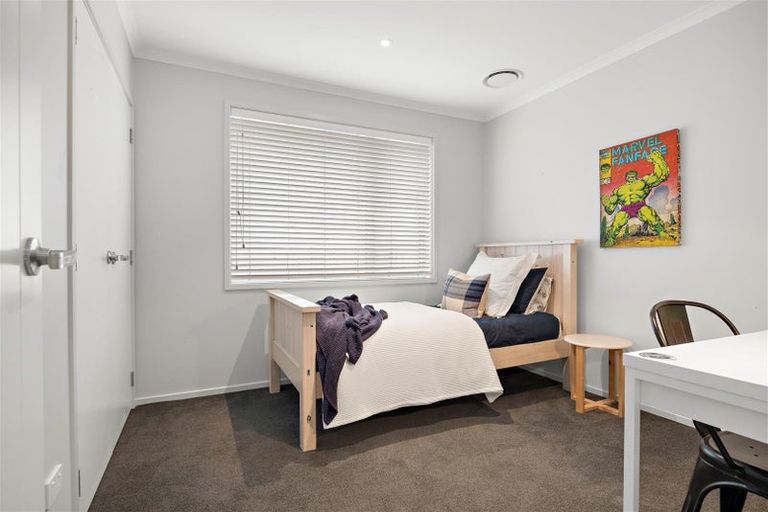 Photo of property in 24 Sir Lincoln Drive, Kumeu, 0810