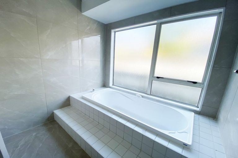 Photo of property in 14 Caldbeck Rise, Northpark, Auckland, 2013