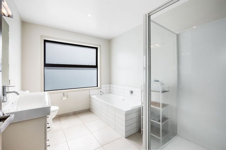 Photo of property in 98 Navigation Drive, Whitby, Porirua, 5024