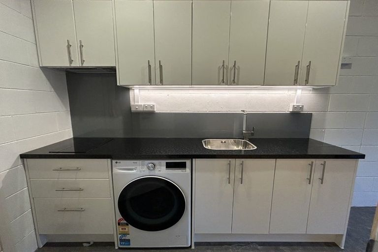 Photo of property in 2/1 Angle Street, Picton, 7220