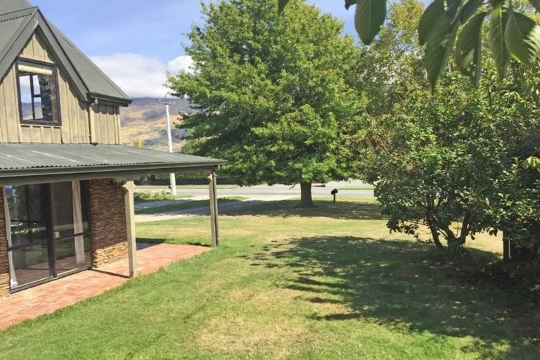 Photo of property in 231 Beacon Point Road, Wanaka, 9305